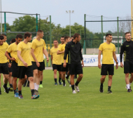 Ботев (Пловдив) стартира с двама нови, треньорът го няма (СНИМКИ)