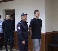 Руски национал побойник влезе в болница с белезници (ВИДЕО)