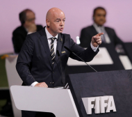 Шефът на ФИФА категоричен за расистите след скандала в София