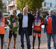 Мароканец победи в маратон Варна и грабна големия джакпот СНИМКИ
