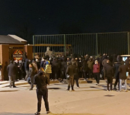 Разярени фенове в Коматево, полиция опази играчите на Ботев