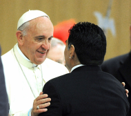 Папата трогна с думи за покойния Марадона и изненада с признание