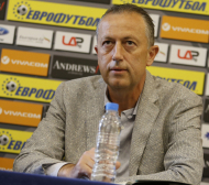Фурнаджиев разкри как БФС избра Ясен Петров за треньор на България