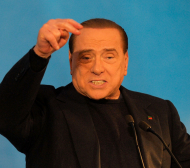 Пак приеха Берлускони в болница