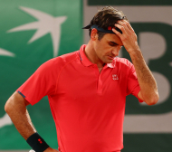 Роджър Федерер с неприятна изненада на „Ролан Гарос“