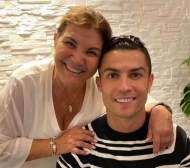 Майката на Роналдо подпали интернет с молба към сина си: Преди да умра...
