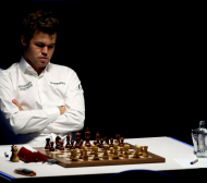 Карлсен крачи към пета световна титла