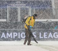 Сняг отложи решаващ мач в Шампионската лига
