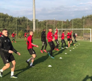 ЦСКА поднови тренировки, тимът на Йомов блести на малки вратички ВИДЕО