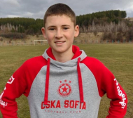 Футболисти на ЦСКА помагат на тежко болен талант