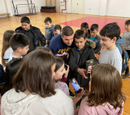Футболист №1 на България зарадва деца в Разград