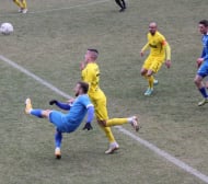 Загуба за Хебър, Иван Караджов спаси дузпа във Втора лига 