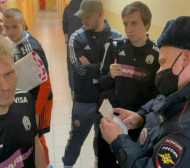 Грозни сцени в Русия! Арестуваха футболист на терена