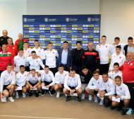 Борислав Михайлов награди юношеските национали преди Евро 2022