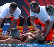 Страшен ужас на Световното по плуване! Спасиха живота на американка СНИМКИ