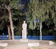 Palms Bet дари осветление на паметника на Гунди