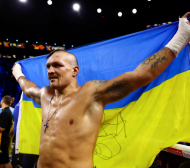 Усик го направи отново! Защити поясите в мача на годината и развя украинския флаг