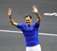 Федерер се сбогува с тениса със сълзи и невероятен удар ВИДЕО