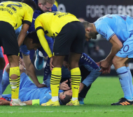Болезнено: Доктор заби крак в главата на свой футболист ВИДЕО