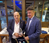 Шефът на кипърския футбол награди Боби Михайлов и БФС