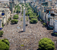 Страшна лудница в Аржентина! Милиони куфеят по улиците, Меси пие ВИДЕО/СНИМКИ