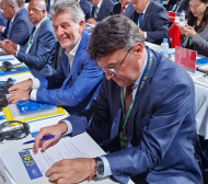 Преизбраха шефа на ФИФА, Боби Михайлов го подкрепи СНИМКИ