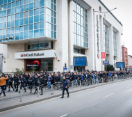 Феновете на Левски с шествие преди дербито СНИМКИ