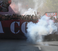 Извънредно: Бой между фенове и полиция на стадион "Васил Левски"!