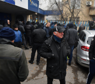Бунтът срещу Наско Сираков зацикли, слаб интерес към подписката