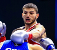 Българин на победа от медал на Европейското по бокс