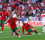Португалия отвя Турция за място на 1/8-финалите, фенове щурмуваха Роналдо