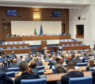 Необичайна гледка и обединение в парламента СНИМКА