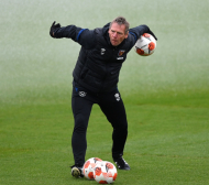 Извънредна ситуация с бивш английски национал приземи спешно самолет