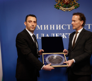 Министърът на спорта се срещна с шефа на световния бокс