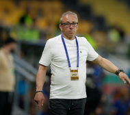 Илиан Илиев привика спешно футболист, освободи двама