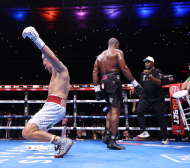 Усик подпечата мястото си в историята с нечувано постижение