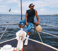 Заснеха ги! Люис Хамилтън и известна българка заедно на море в Гърция Снимки