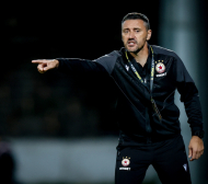 Първо в БЛИЦ: Среднощен екшън в Панчарево, фенове притиснаха Керкез и той хвърли оставка!