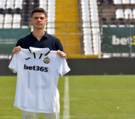 Сръбски защитник пред дебют за Славия