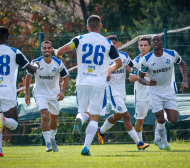 Лидерът във Втора лига продължава добрата форма