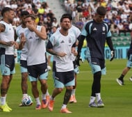 Меси блести при победа срещу Ангола