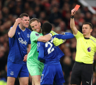 Куриоз на "Олд Трафорд": Съотборници се сбиха, съдията изгони Гей Видео