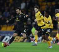 Манчестър Юнайтед счупи от бой слабак Видео