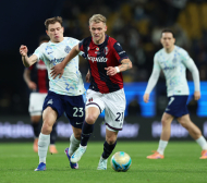 Дузпи разплакаха Интер, Болоня е на финал