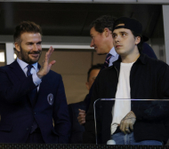 Семейната война не спира: Бруклин Бекъм блокира майка си и баща си