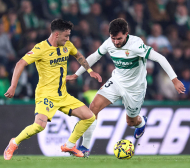 "Жълтата подводница" диша във врата на Барса и Реал