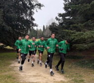 Илиан Илиев прати играчите да бягат в парка