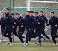 Двама юноши започнаха със Септември