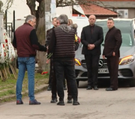 Погребаха Димитър Пенев в гроба на родителите му Видео