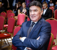 Боби Михайлов става на 63